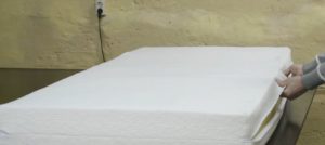 Mettre le matelas dans la housse