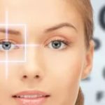 Fille avec des lentilles