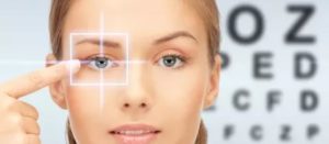 Fille avec des lentilles