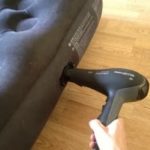 Gonflez le matelas avec un sèche-cheveux