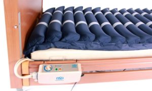 Matelas anti-escarres avec compresseur