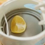 Citron dans une théière