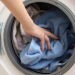 Charger des objets dans la machine à laver