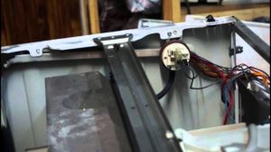 Emplacement du pressostat dans la machine à laver