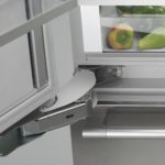 Fixation de la porte du réfrigérateur