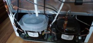 Compresseur dans le réfrigérateur