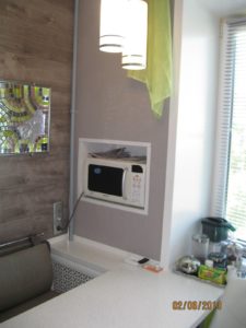 micro-onde dans une niche