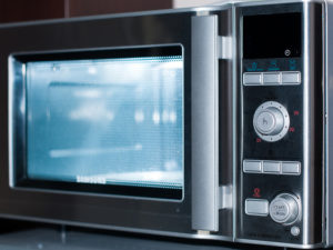 Des étincelles au micro-ondes