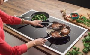 Cuisiner sur le panneau