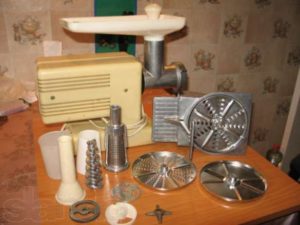 d'un hachoir à viande électrique