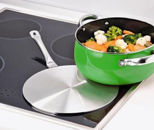 Les adaptateurs de poêle sont disponibles en différentes tailles. 