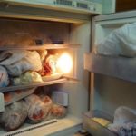 Pourquoi y a-t-il une odeur dans le congélateur ?