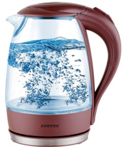 Eau bouillante dans une bouilloire