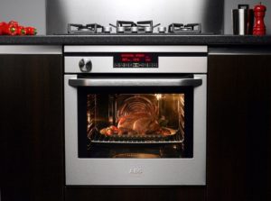 Démarrer le four pour la première fois sur une cuisinière électrique