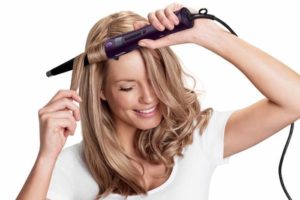 Les avantages de créer des boucles avec un fer à friser.