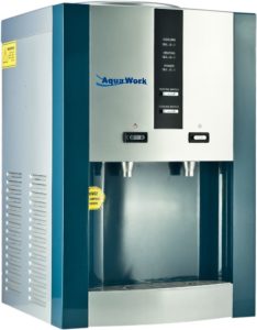 La fontaine à eau est-elle branchée ?