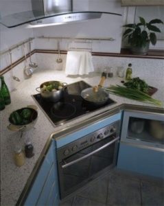 Plaque de cuisson dans le coin