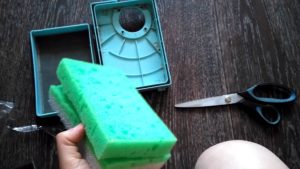 avec du caoutchouc mousse