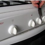 Retrait des poignées du poêle Héphaïstos