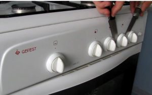 Retrait des poignées du poêle Héphaïstos