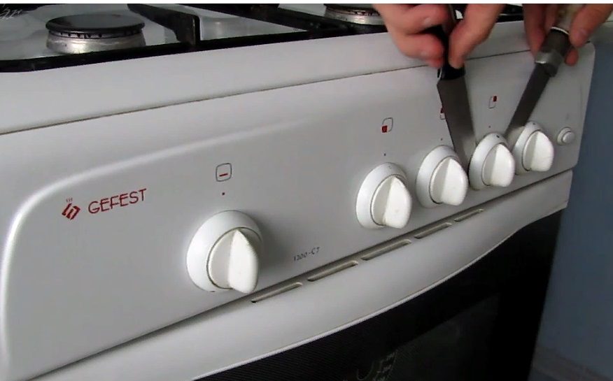 Retrait des poignées du poêle Héphaïstos