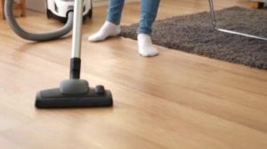 Vérification d'un aspirateur de lavage de vos propres mains