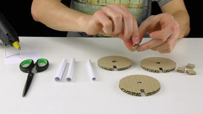 fabriquer un coffre-fort en carton