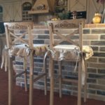 Housse de tabouret de bar en tissu.