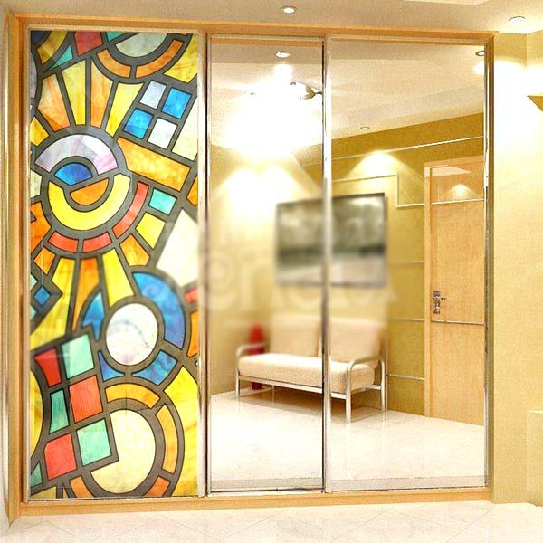 Décor en mosaïque pour le placard.