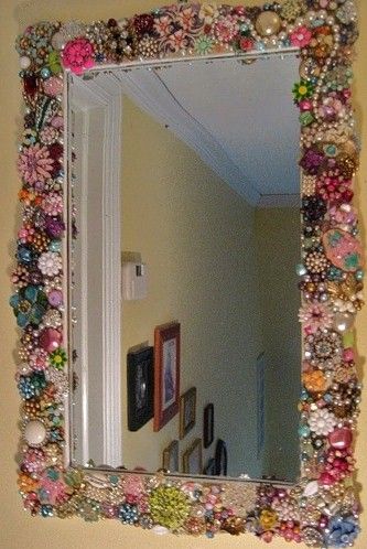 Décoration du cadre du miroir.