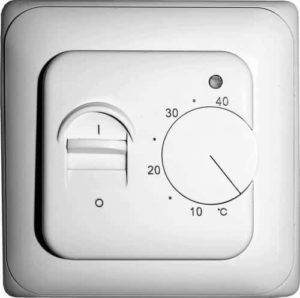 Réglage de la température à l'aide d'un thermostat.