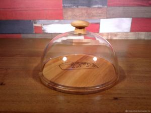  Boîte à pain en verre.