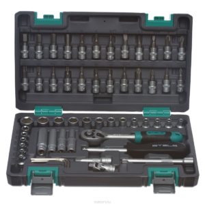 Outils pour réparer une commode.