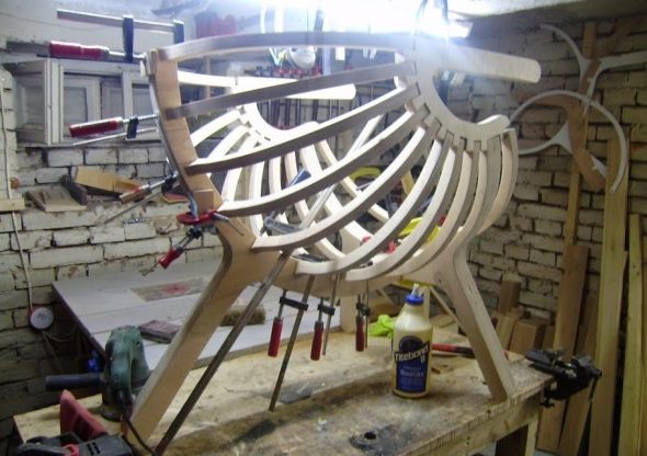 Le résultat est une chaise élégante.