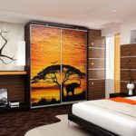 Comment coller un film autocollant sur un meuble.