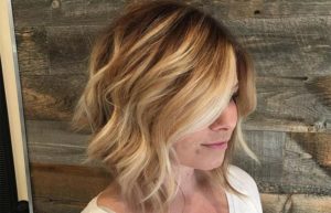 Comment boucler un carré sur un fer à friser