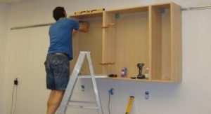 Armoire sur mur en plaques de plâtre