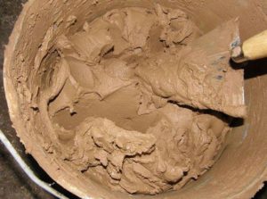 Comment diluer l'argile réfractaire pour le poêle.