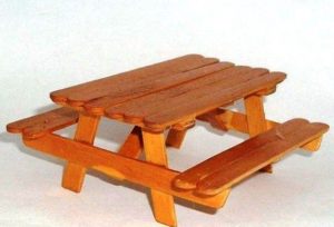 Comment faire une table pour poupées
