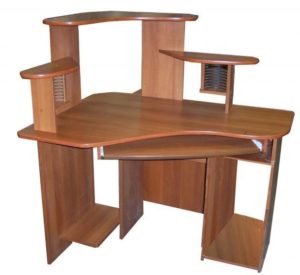 Comment assembler un bureau d'ordinateur