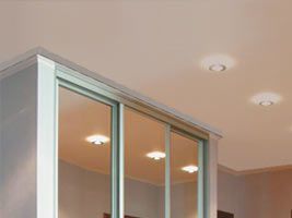 Comment combiner une armoire intégrée et un plafond suspendu 