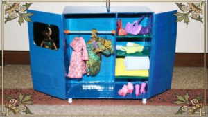 Comment décorer un placard de poupée.