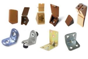 Coins de meubles pour étagères.