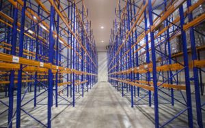 Installation d'éléments pour étagères