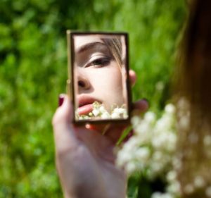 Est-il possible d'offrir un miroir à une femme ?