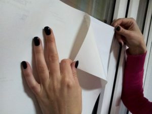 Appliquer le film par voie sèche.