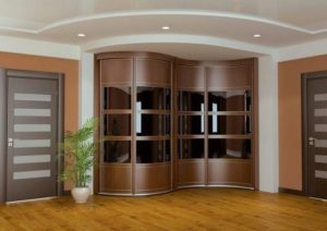 Remplir une garde-robe de rayon