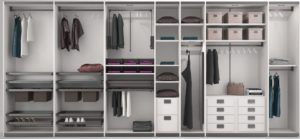 Remplir le placard dans le couloir