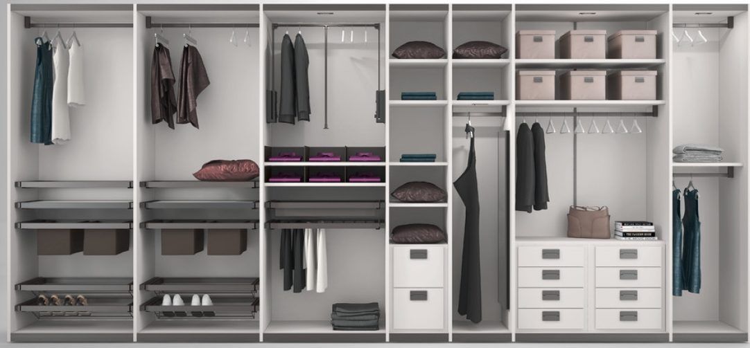 Remplir le placard dans le couloir