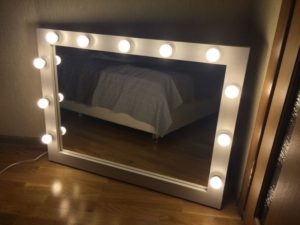 Préparation des outils pour créer un miroir de maquilleur